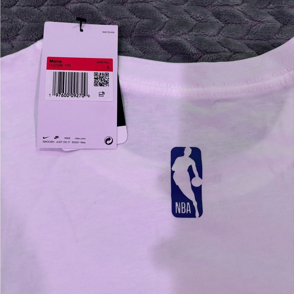 Nike White, Red and blue 76ers Short Sleeve Tee - Picture 2 of 4